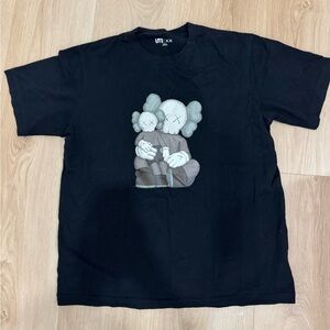Uniqlo x Kaws Tshirt